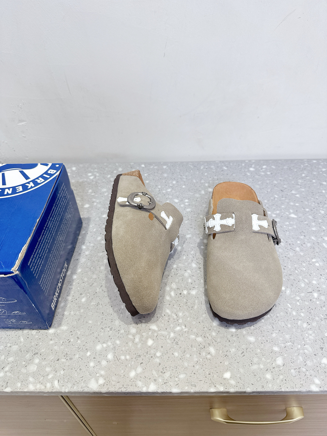 Chrome Hearts Crocson 25ss Spring Summer Shoes with Unique Foot-Shaped Design and Soft Wood Comfort - 图片 2