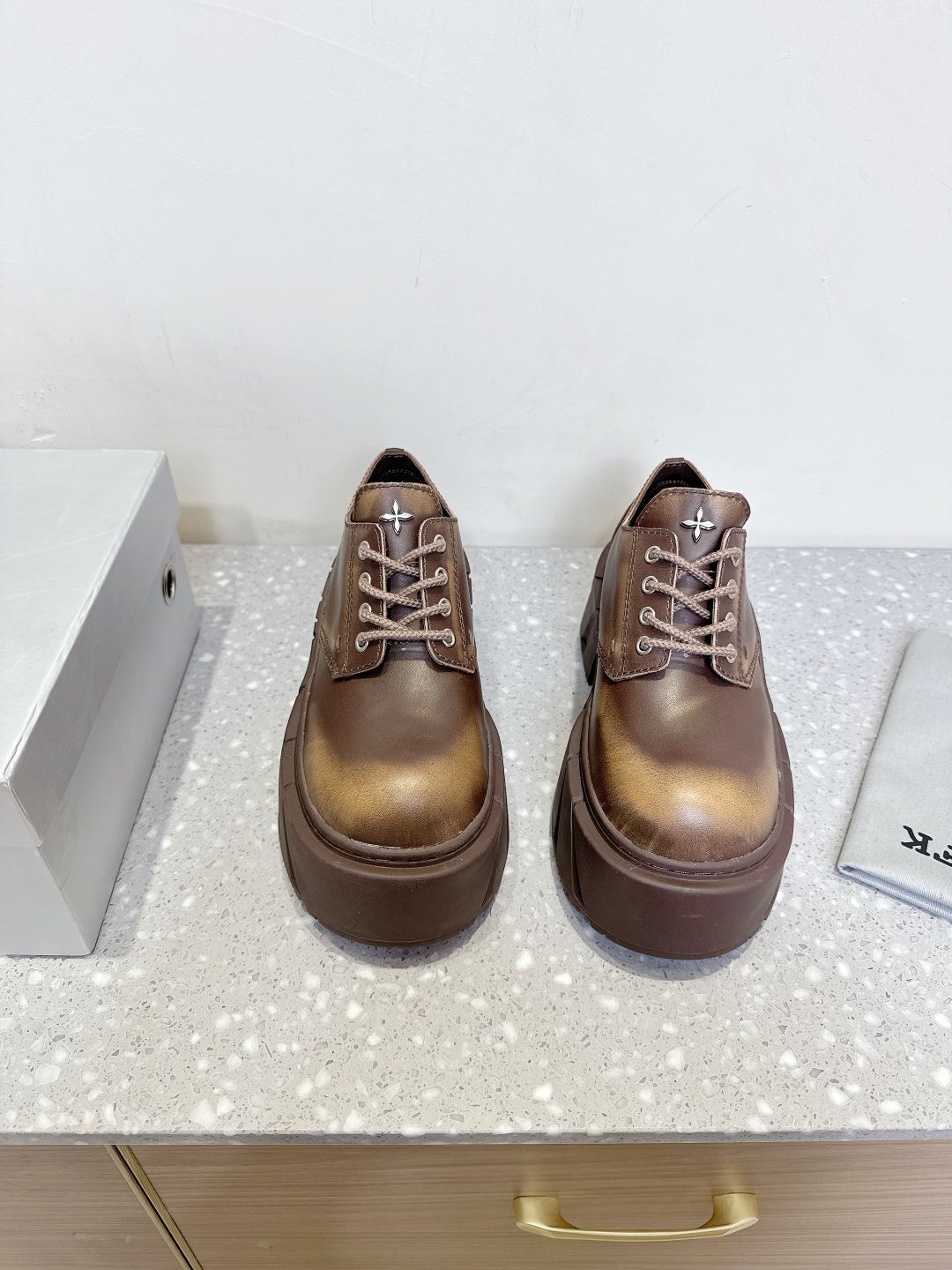 Fresh Small Crowds Derby Shoes with Thick Base for Leisure: Review & Features - 图片 2