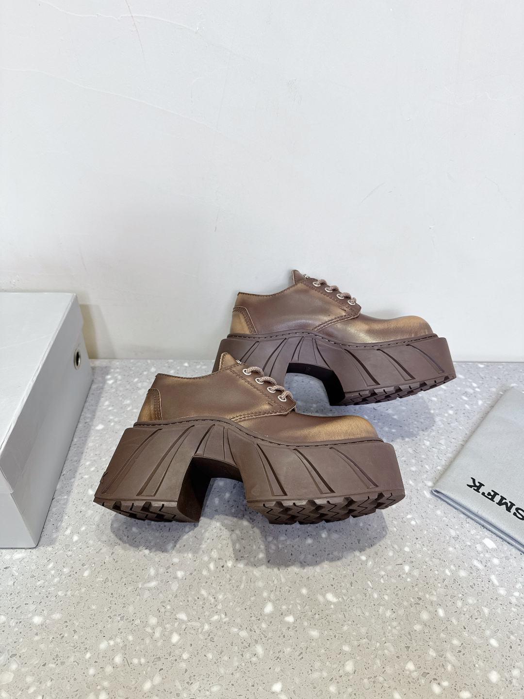 Fresh Small Crowds Derby Shoes with Thick Base for Leisure: Review & Features - 图片 4