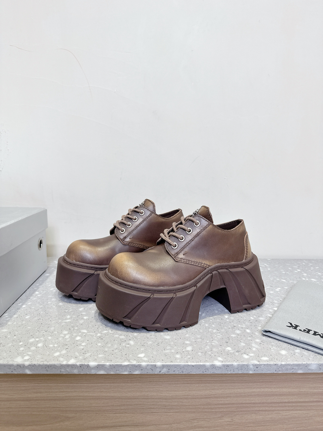 Fresh Small Crowds Derby Shoes with Thick Base for Leisure: Review & Features - 图片 1