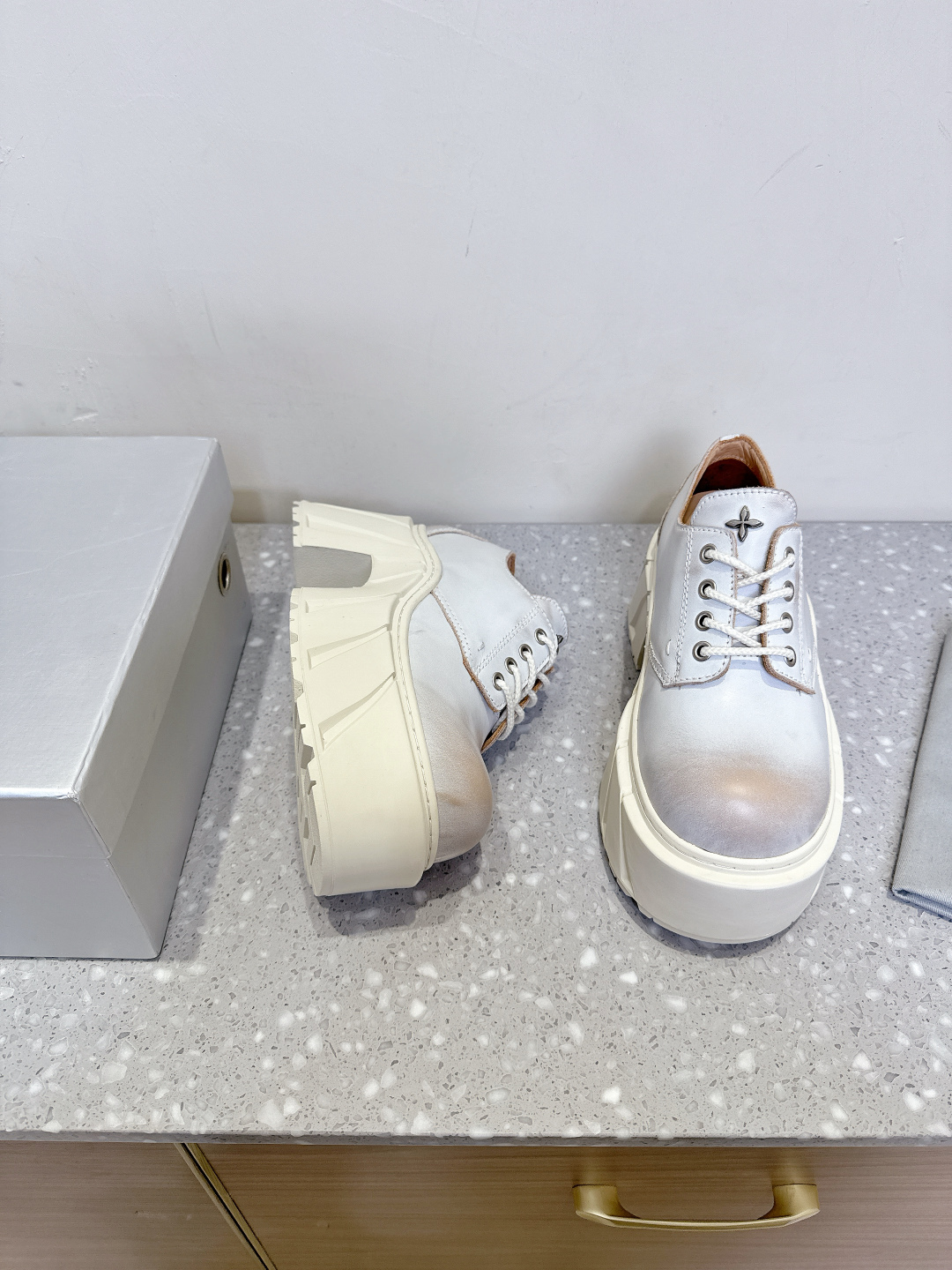 Fresh Small Crowds Derby Shoes with Thick Base for Leisure Wear - 图片 3