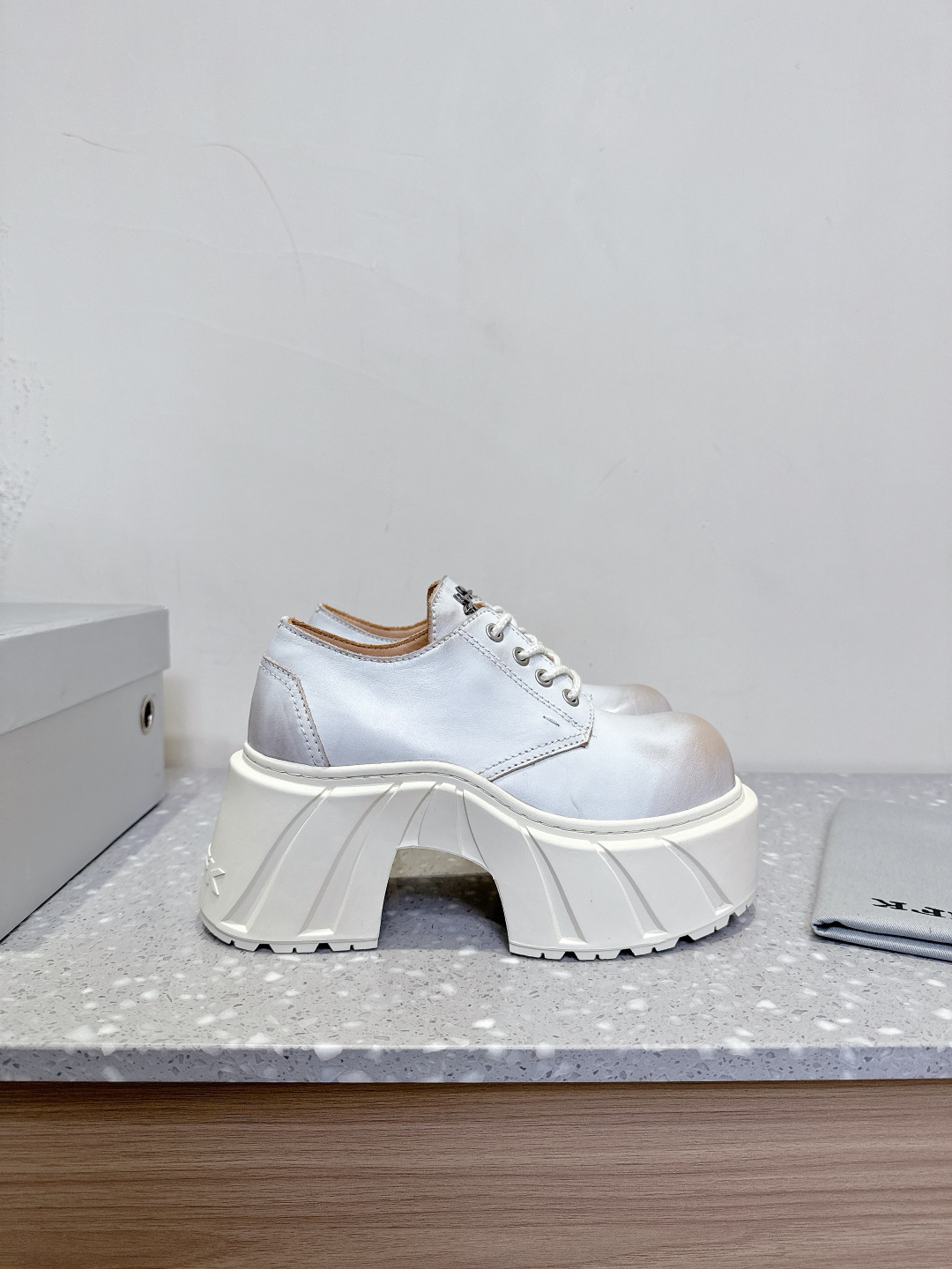Fresh Small Crowds Derby Shoes with Thick Base for Leisure Wear - 图片 5