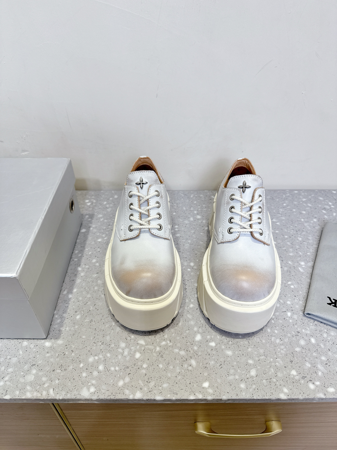 Fresh Small Crowds Derby Shoes with Thick Base for Leisure Wear - 图片 2