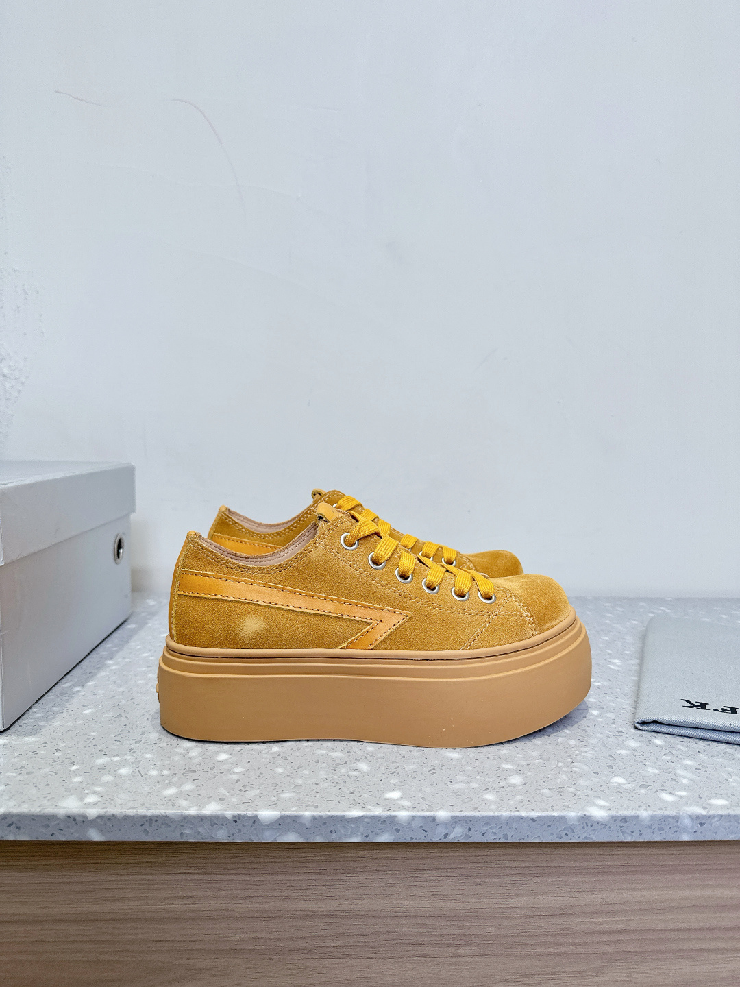 Trendy Derby Shoes with Fresh Design and Comfortable Base for Small Crowds - 图片 5