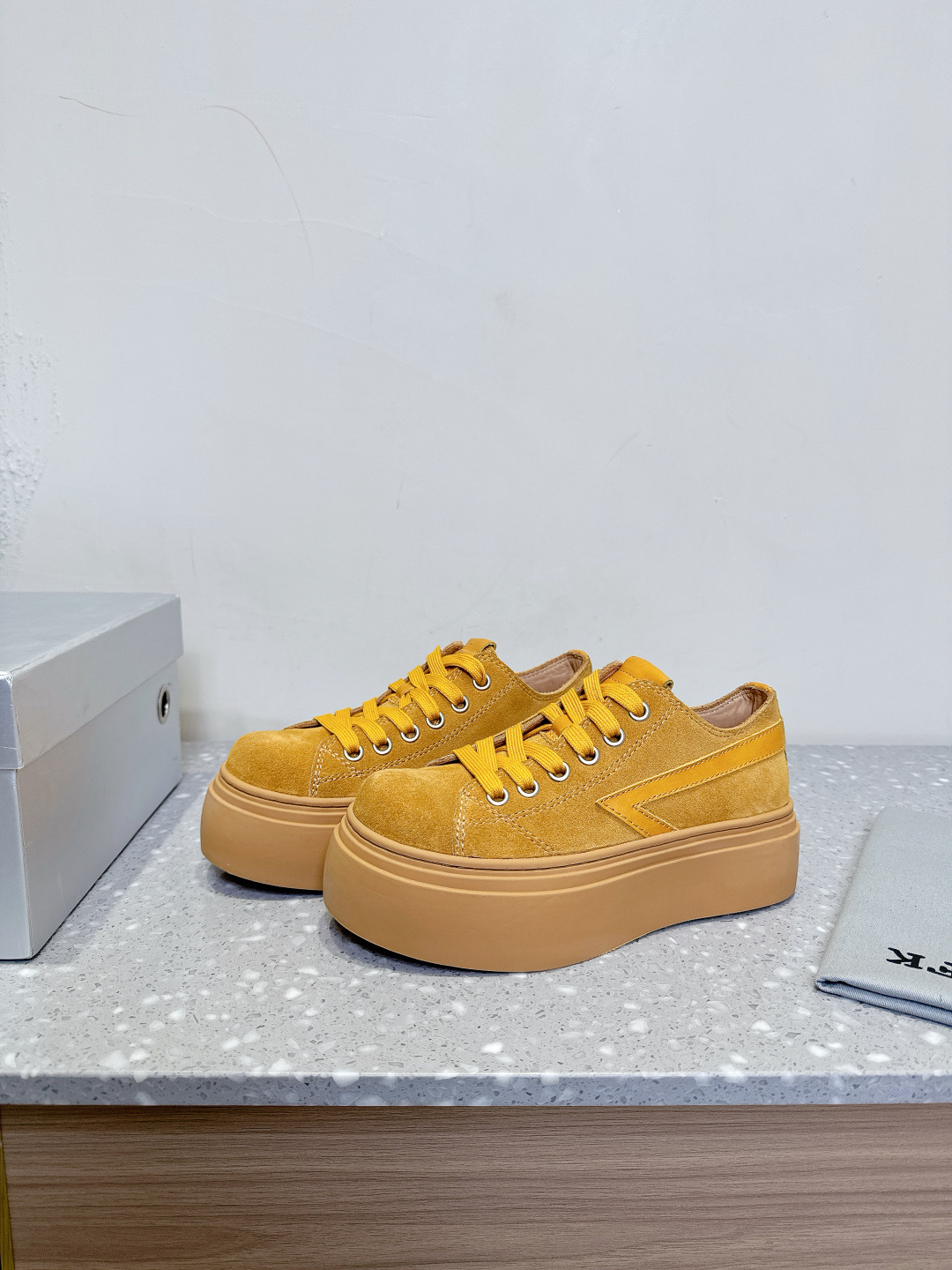 Trendy Derby Shoes with Fresh Design and Comfortable Base for Small Crowds - 图片 1