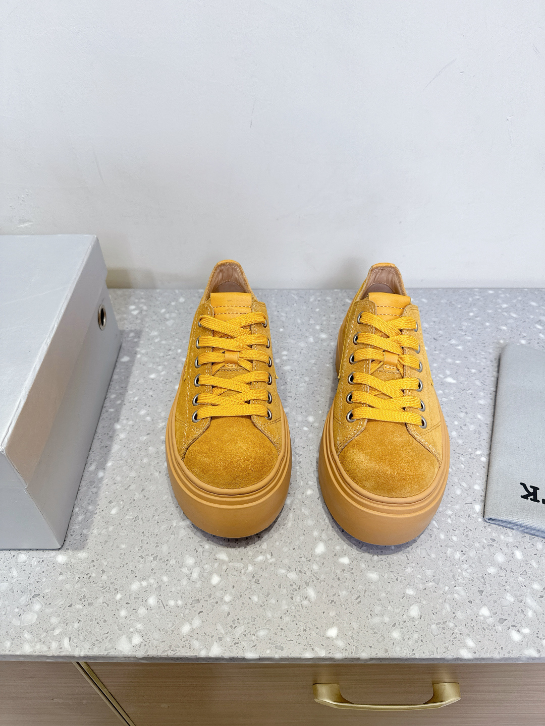 Trendy Derby Shoes with Fresh Design and Comfortable Base for Small Crowds - 图片 2