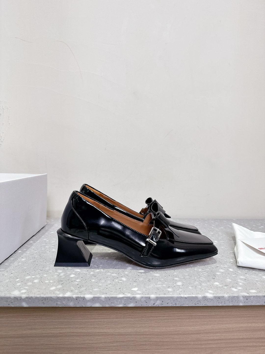 Elegant Butterfly Knot Square Head Heels: 825SShushutong Spring/Summer Collection - 图片 5