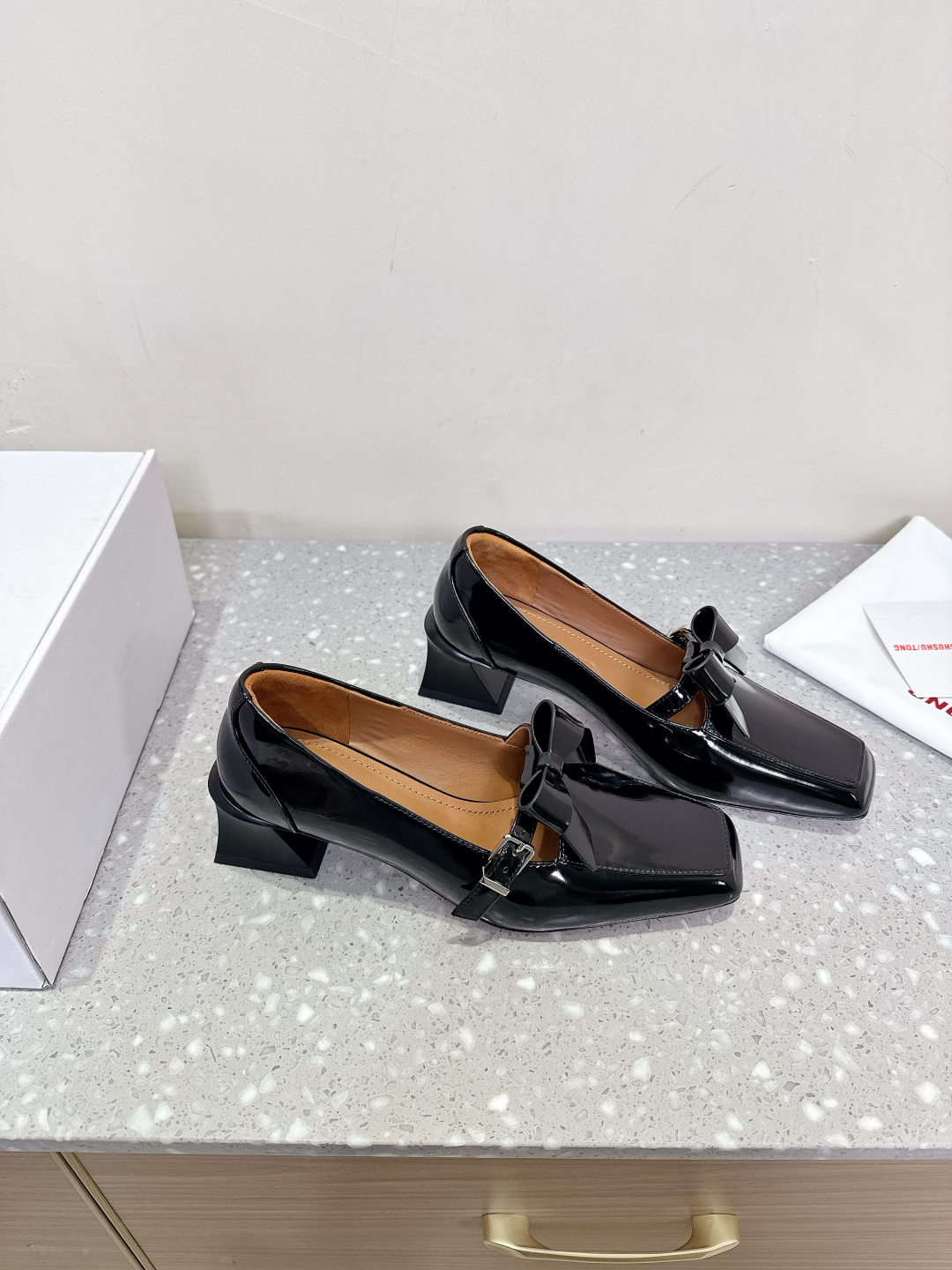 Elegant Butterfly Knot Square Head Heels: 825SShushutong Spring/Summer Collection - 图片 4