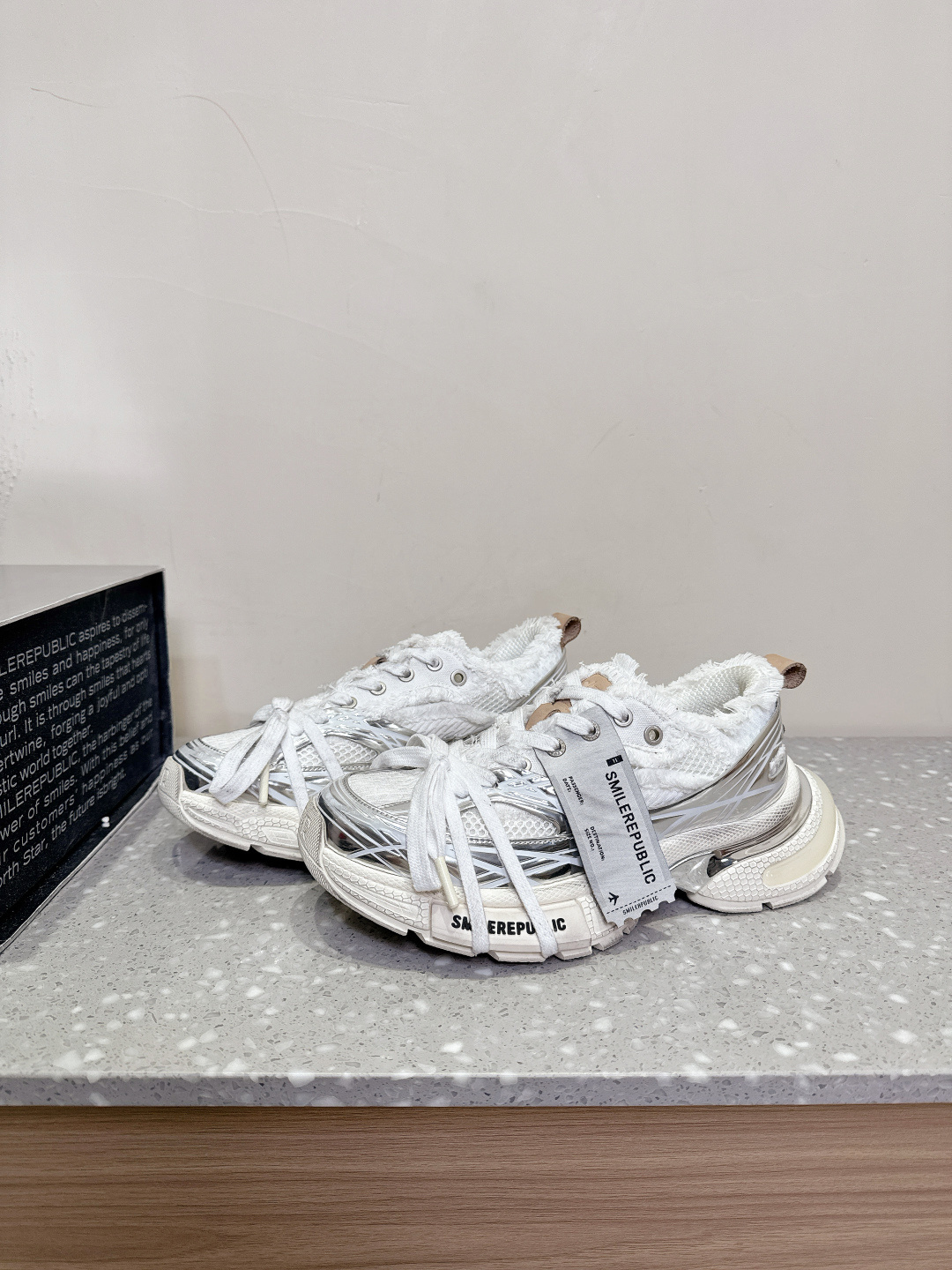 975 Smile Republic Spring/Summer Collection: Big Shoes, Tweezers, and Twirls