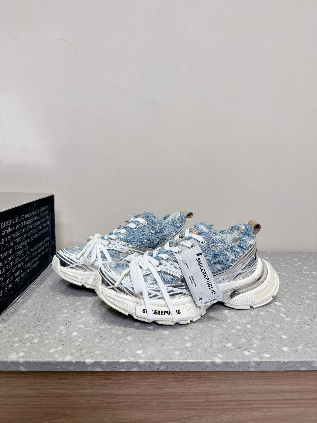 Smile Republic: 975 for Spring and Summer Shoe Collection