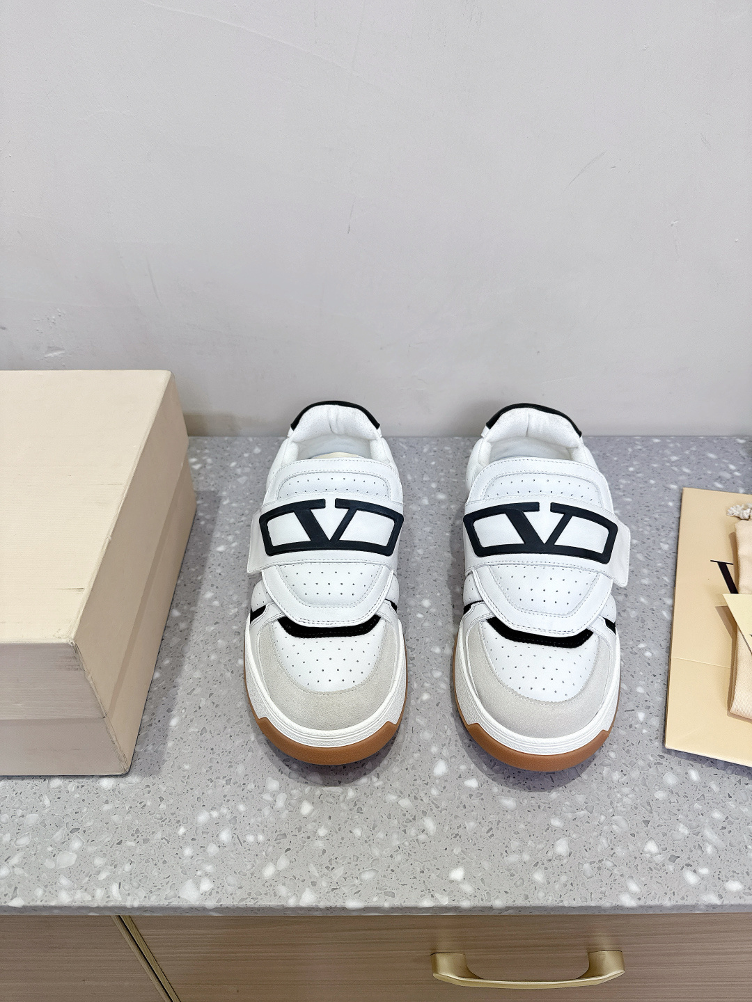 Valentino 25ss New Autumn Winter Quilts Collection with Magic Stickers – Stylish and Quality Footwear - 图片 2