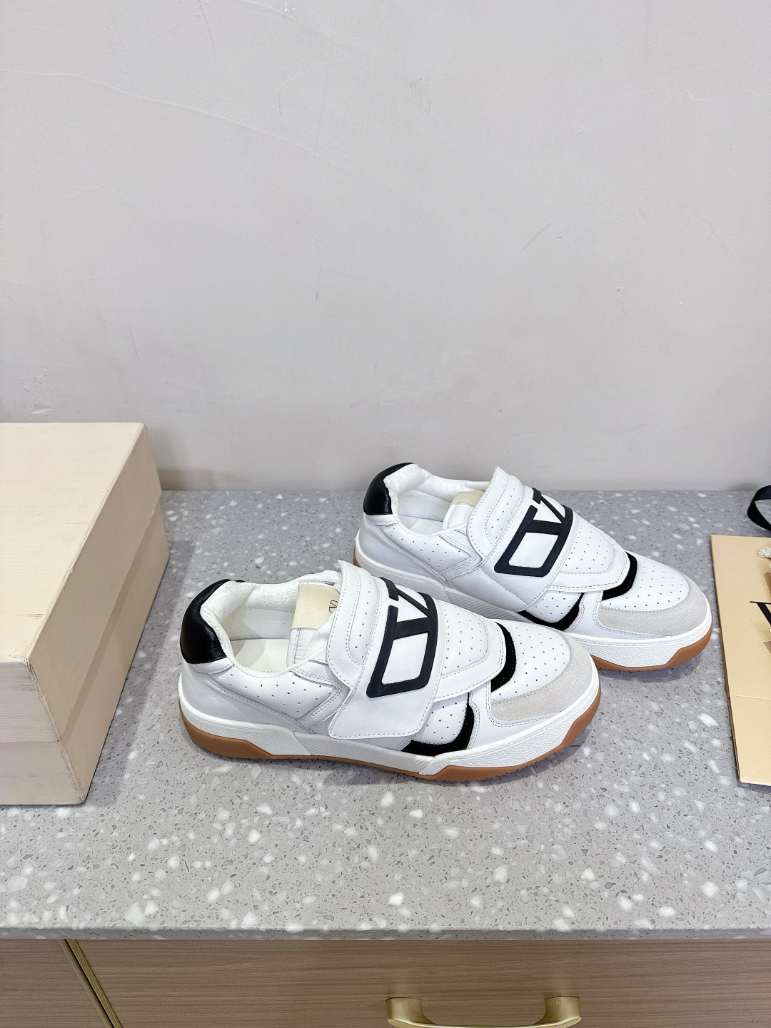 Valentino 25ss New Autumn Winter Quilts Collection with Magic Stickers – Stylish and Quality Footwear - 图片 4