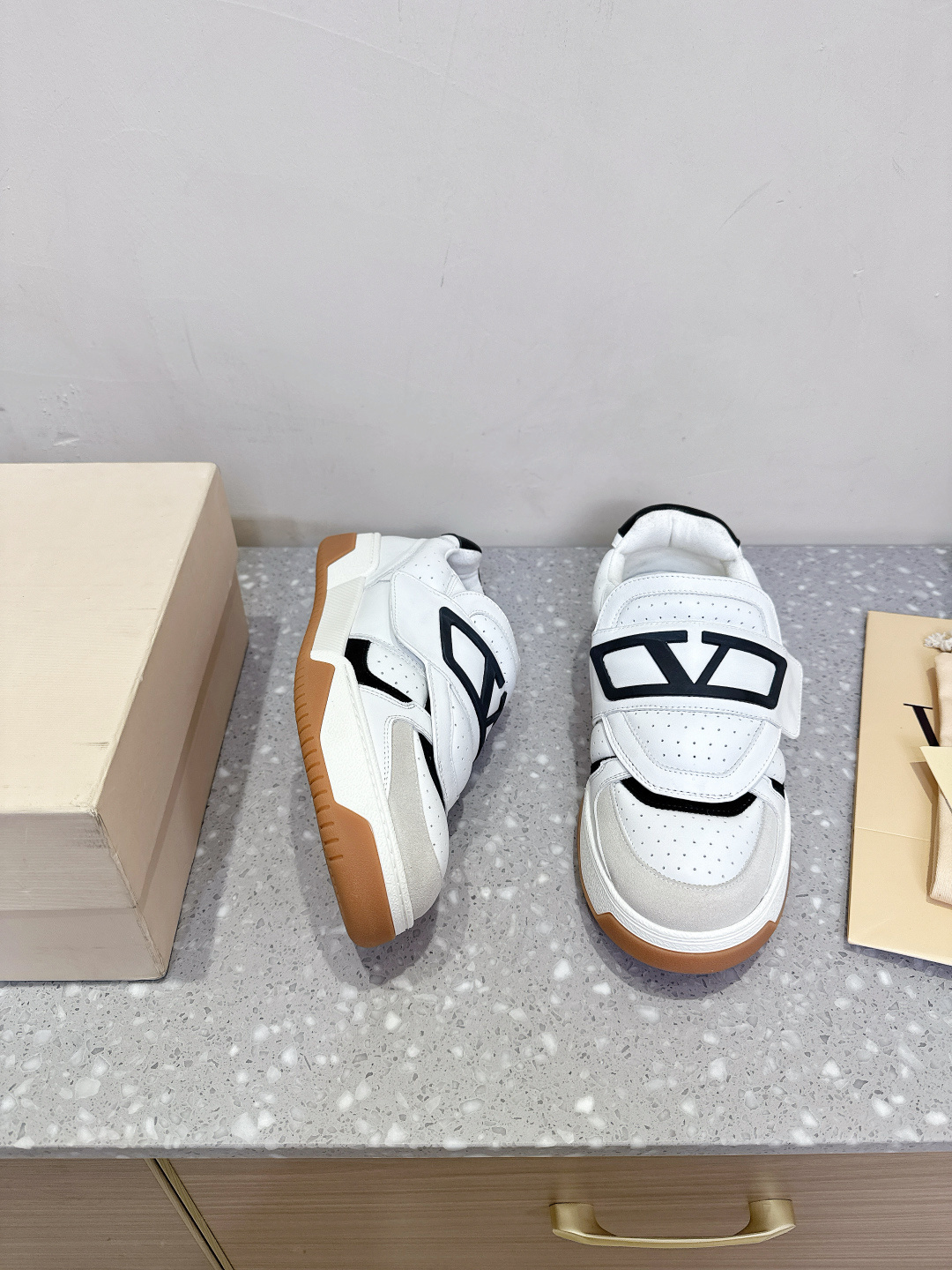 Valentino 25ss New Autumn Winter Quilts Collection with Magic Stickers – Stylish and Quality Footwear - 图片 3