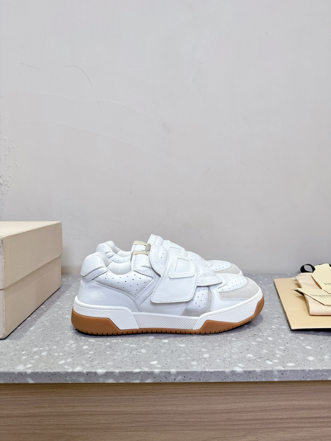 Valentino 25ss Quilts Collection: Stylish Autumn-Winter Shoes with Magic Stickers - 图片 5