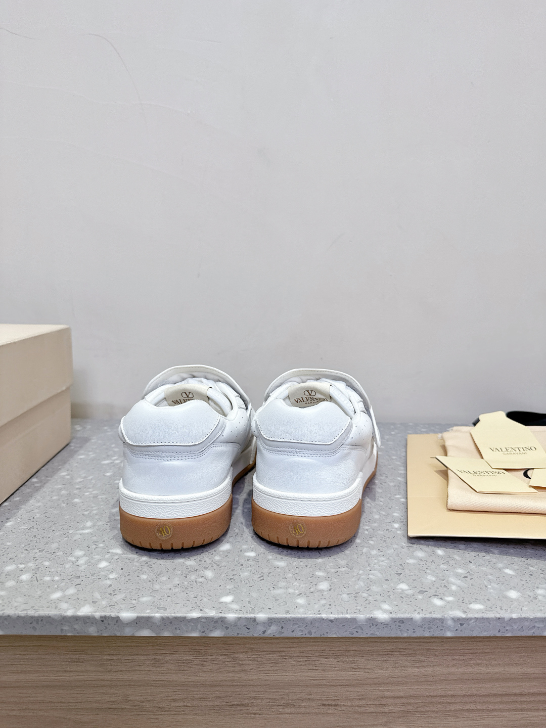 Valentino 25ss Quilts Collection: Stylish Autumn-Winter Shoes with Magic Stickers - 图片 6