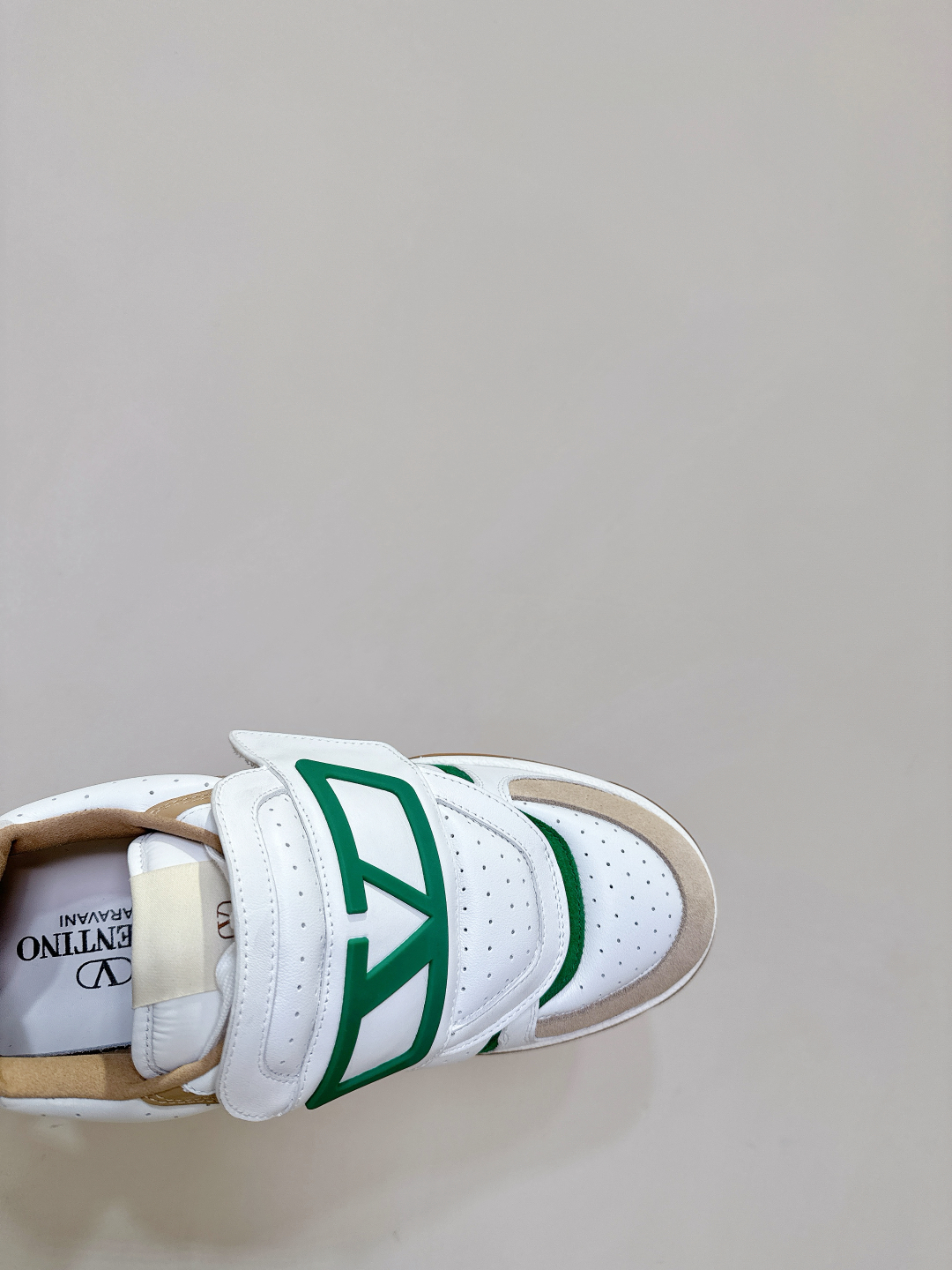 Valentino 25ss Quilts Collection: Stylish, Comfortable Shoes with Unique Magic Stickers - 图片 8
