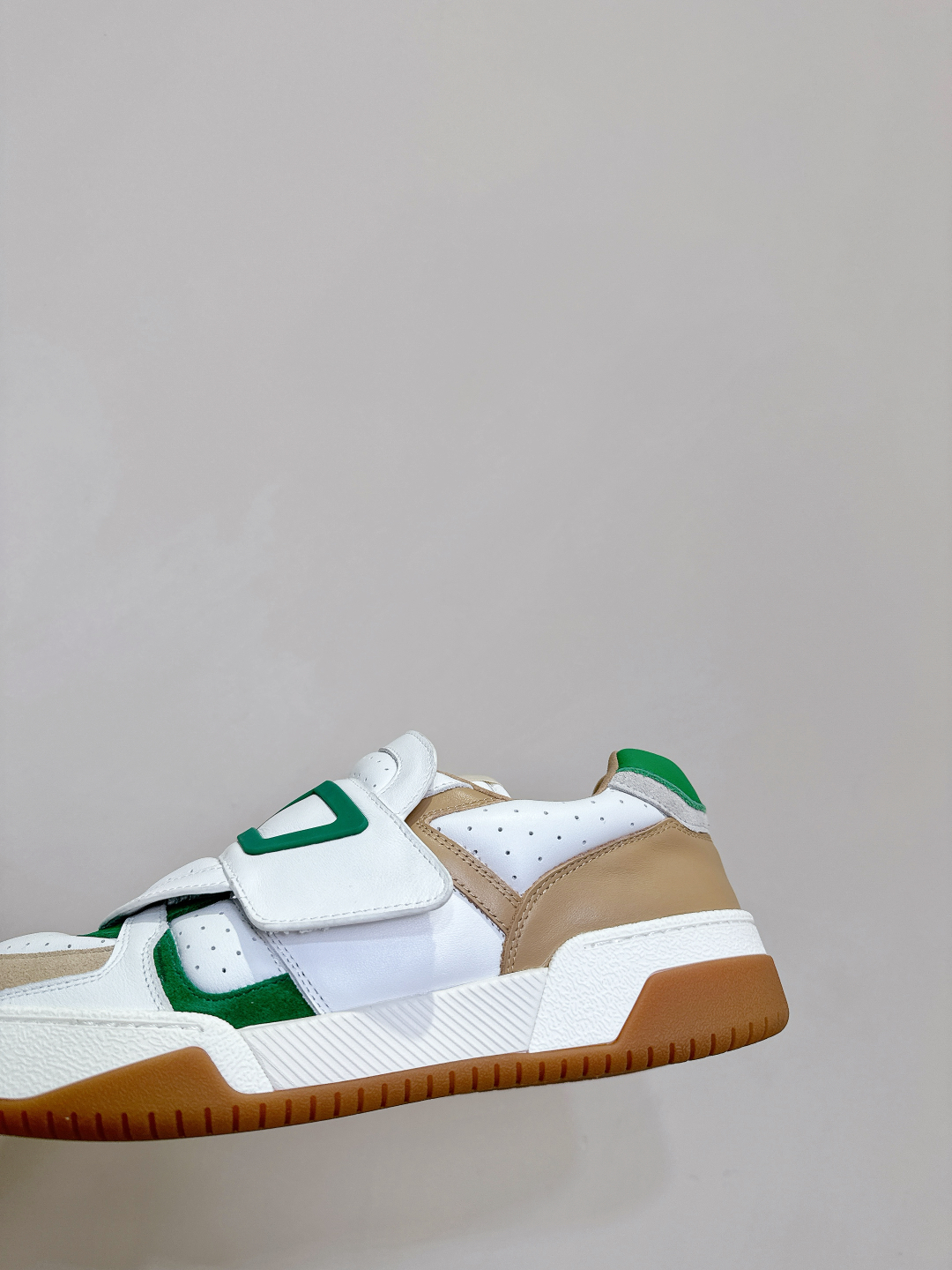Valentino 25ss Quilts Collection: Stylish, Comfortable Shoes with Unique Magic Stickers - 图片 7
