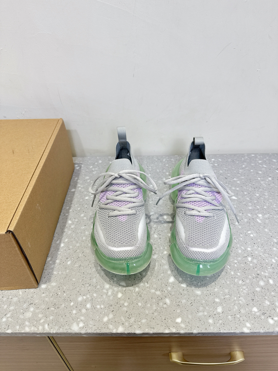 NO:437655,Mikiosakabe & grouns Niche trendy brands Joint sports shoes Caterpillar comfortable air cushion bubble sole Spring and summer dreamy hip-hop style Casual versatile and bright spots wherever you go Original knitted sock cloth Open mold original caterpillar bubble sole Graffiti Size35-40 (40 custom made no return or exchange), casual shoes/sports shoes, sneakers, socks19860909Mikiosakabe & grouns 小众潮牌 联名运动鞋 毛毛虫舒服气垫气泡底 春夏梦幻潮酷嘻哈风 休闲百搭走到哪都是亮点 原版针织袜子布 开模原版毛毛虫气泡底 涂鸦 Size35-40（40订做不退换）,休闲鞋/运动鞋,sneakers,socks,Women's Shoes