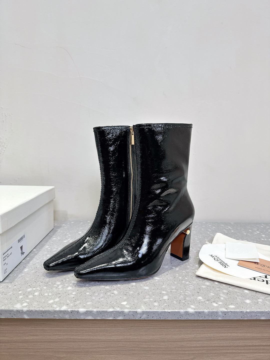 Autumn/Winter 25ss McQueen Shoe Collection: Cozy, Vintage, Colorful and Fashionable Styles