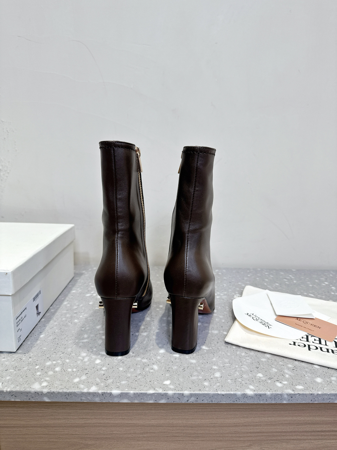 McQueen 25ss Autumn/Winter Collection: Cozy, Vintage Shoes with Imported Leather - 图片 6