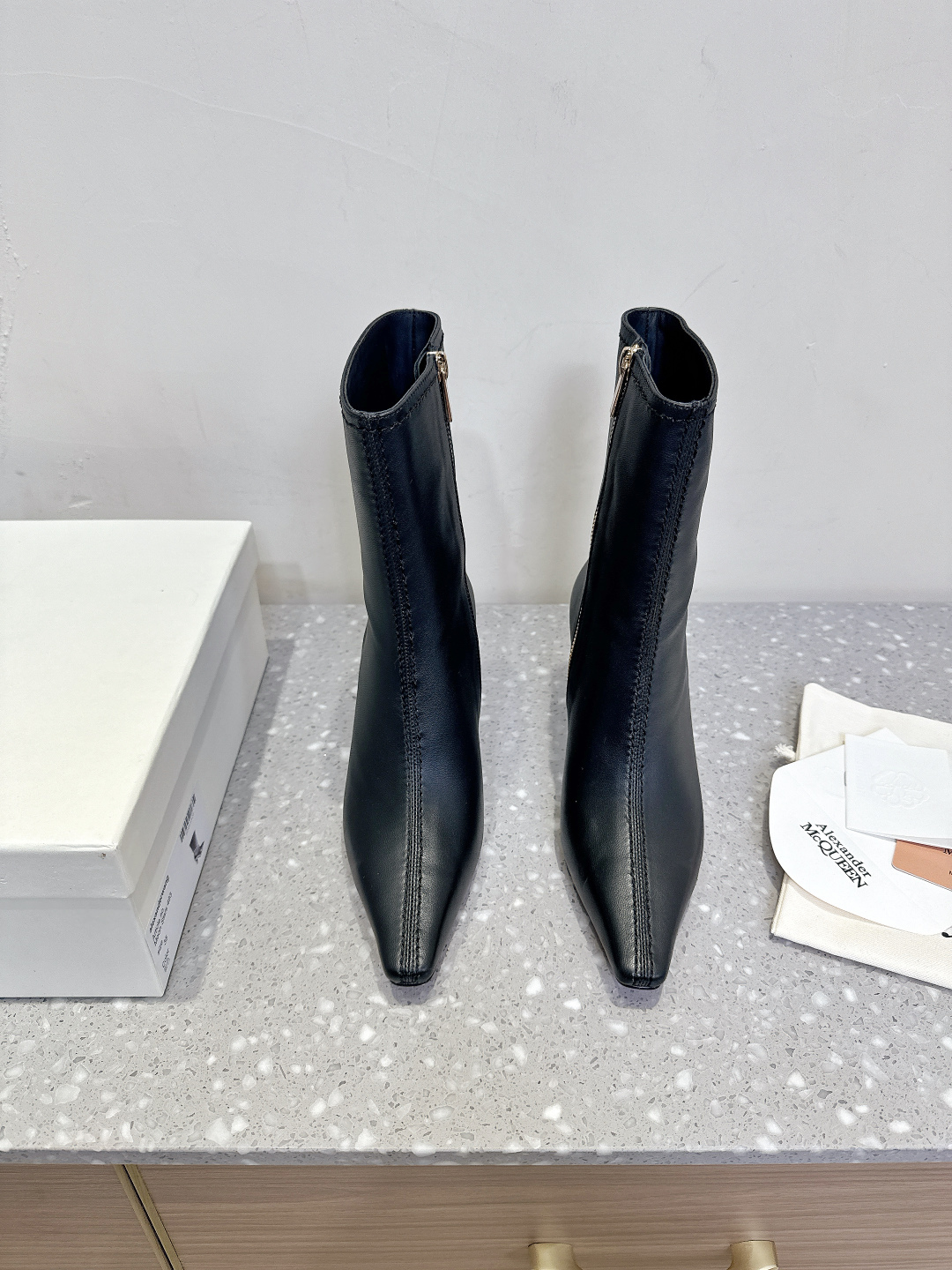 McQueen 25ss Autumn/Winter Collection: Cozy, Vintage, and Fashionable Shoes - 图片 2