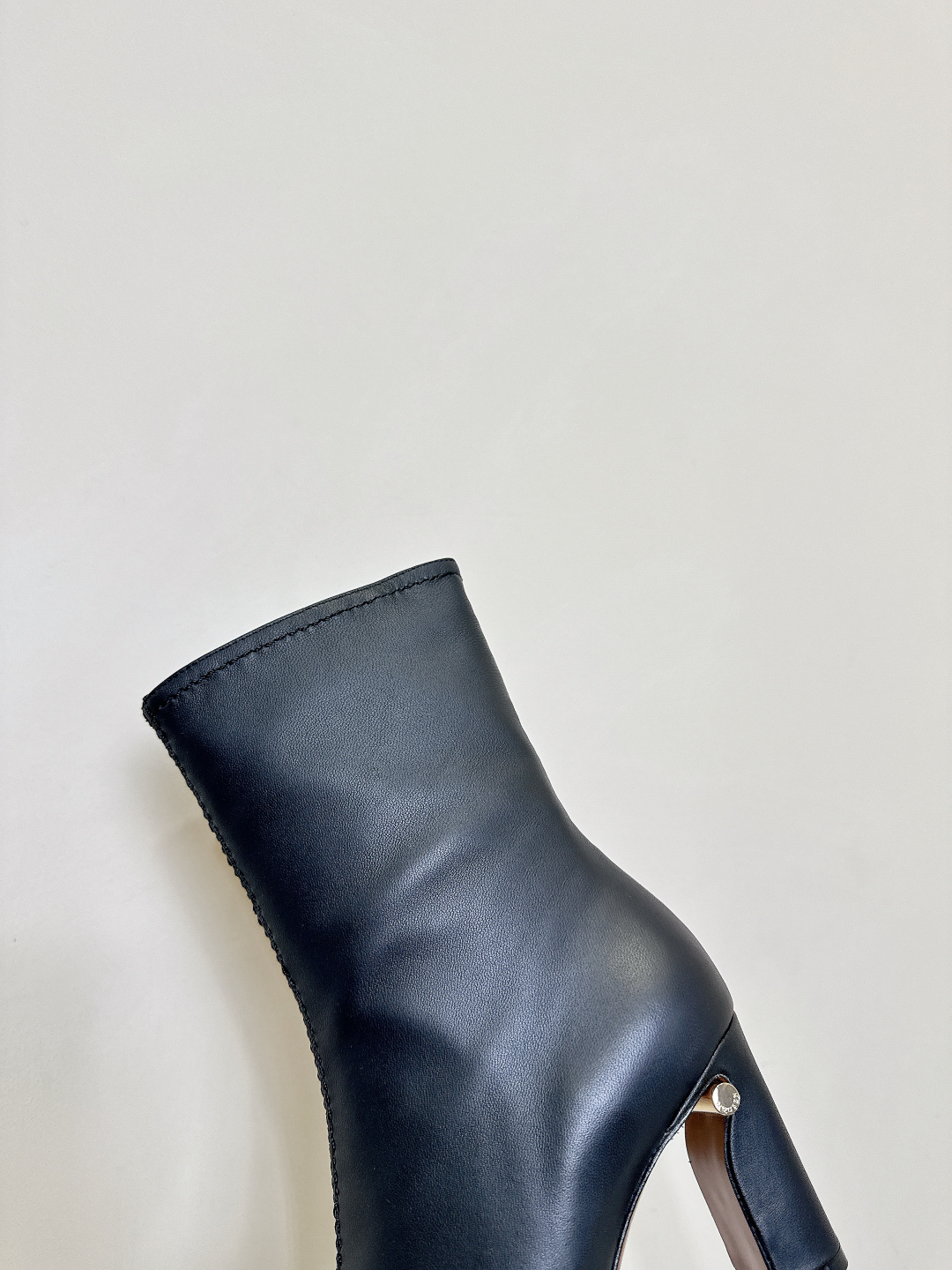 McQueen 25ss Autumn/Winter Collection: Cozy, Vintage, and Fashionable Shoes - 图片 7