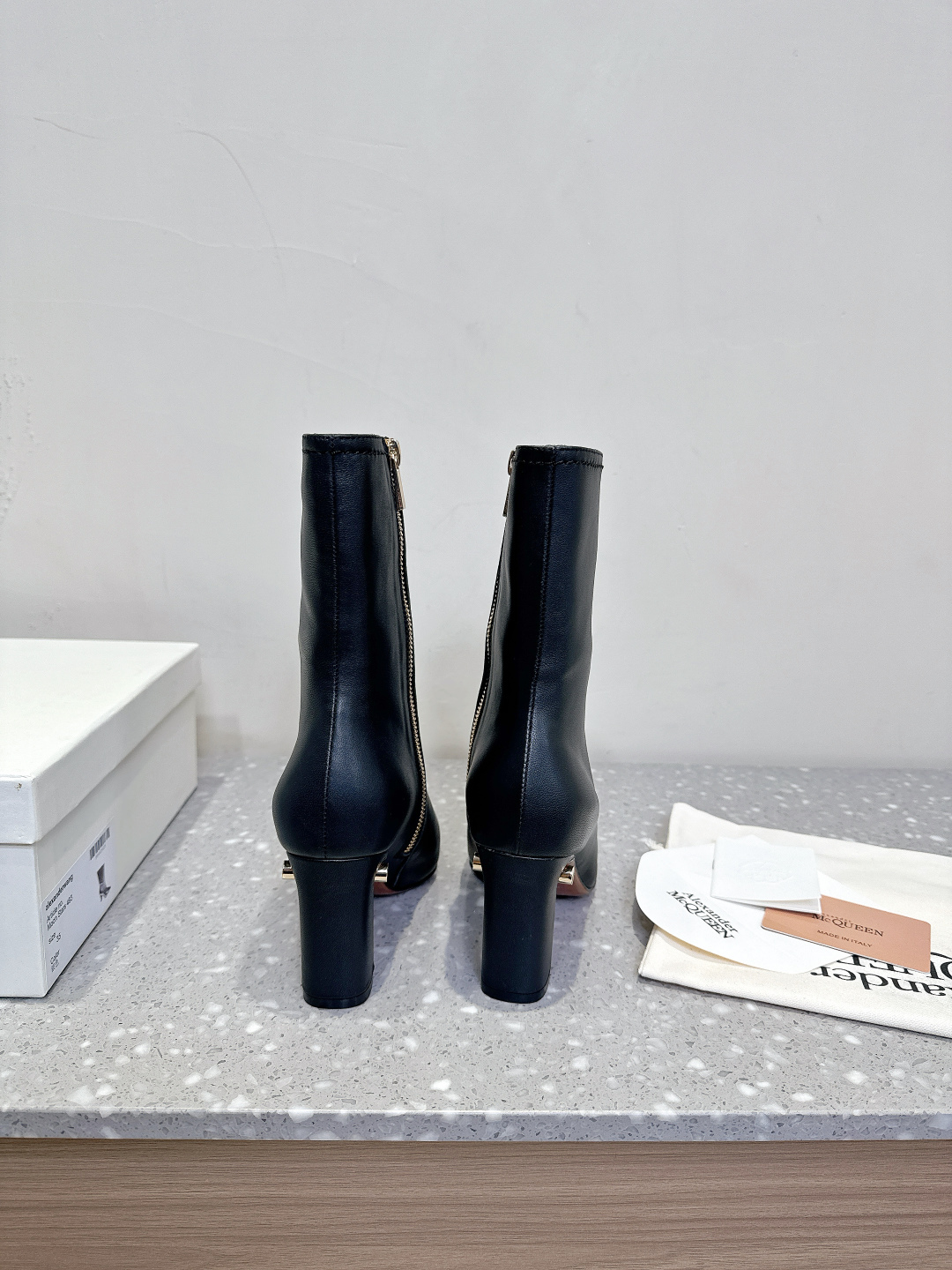 McQueen 25ss Autumn/Winter Collection: Cozy, Vintage, and Fashionable Shoes - 图片 6