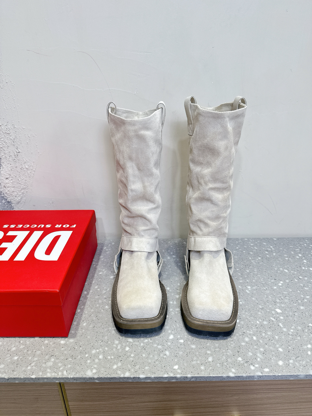 Fashion Rebel: Diesel Disai Boots for Fall and Winter - 图片 2