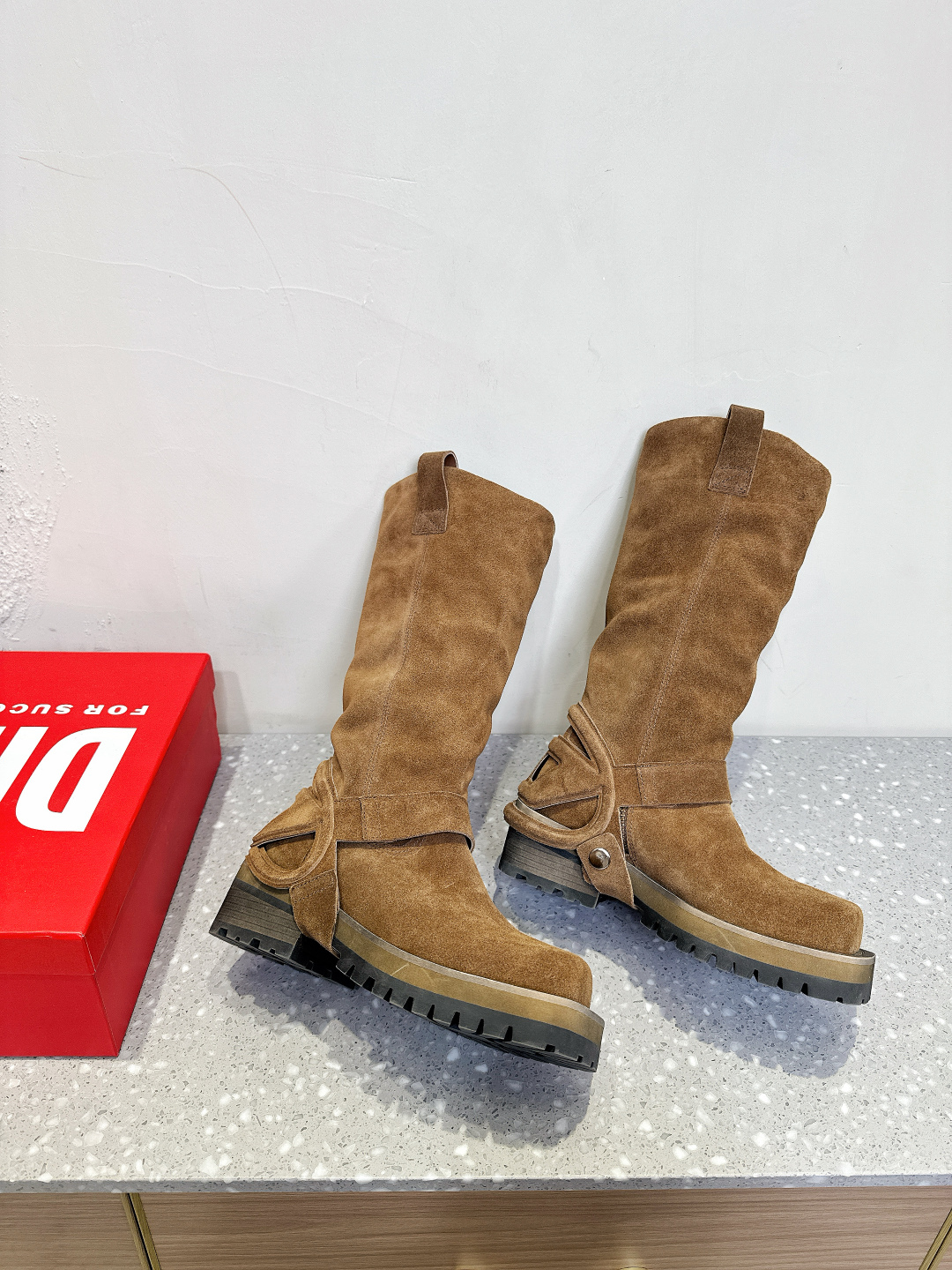 Fashion Rebel: Diesel Disai Boots for Fall and Winter - 图片 4