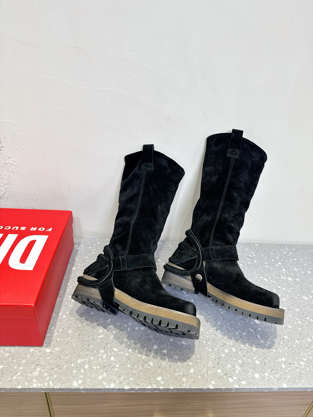 Fashion Rebels: Diesel Disai Boots for Fall and Winter - 图片 4