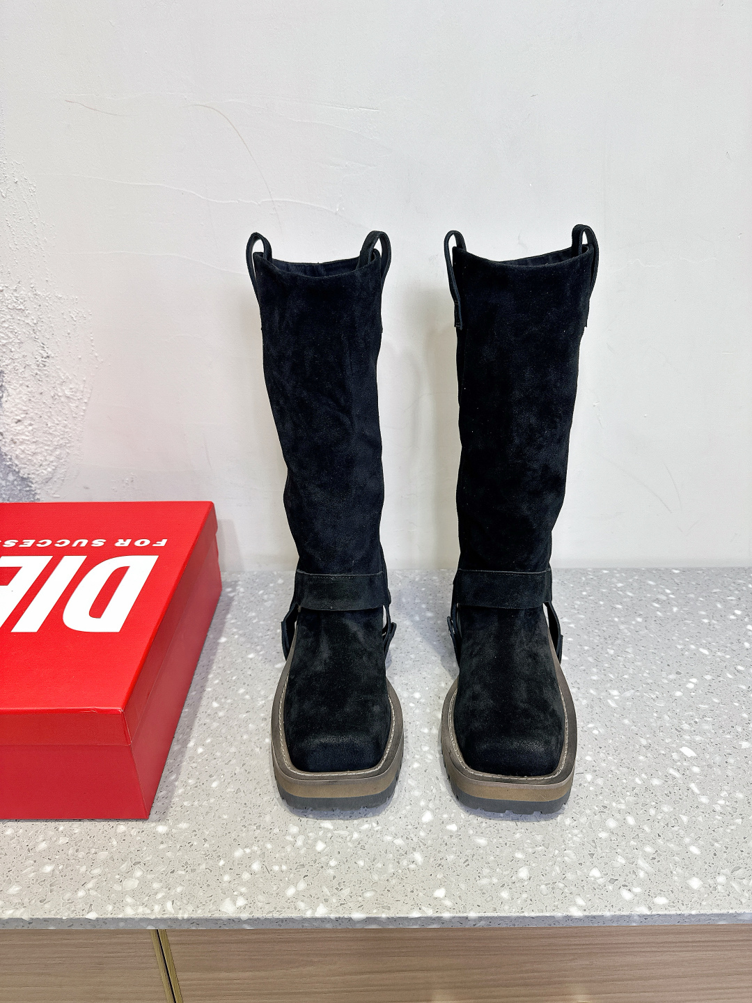 Fashion Rebels: Diesel Disai Boots for Fall and Winter - 图片 2