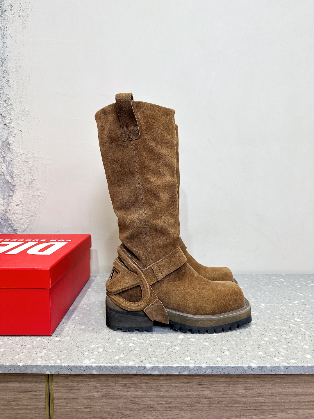 Fashion Rebel: Diesel Disai Boots for Fall and Winter - 图片 5