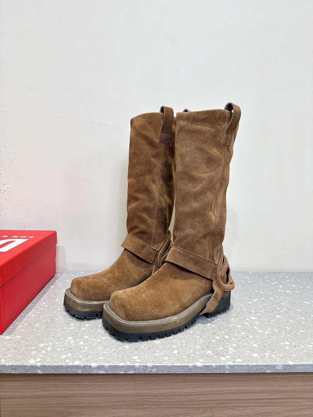 Fashion Rebel: Diesel Disai Boots for Fall and Winter - 图片 1