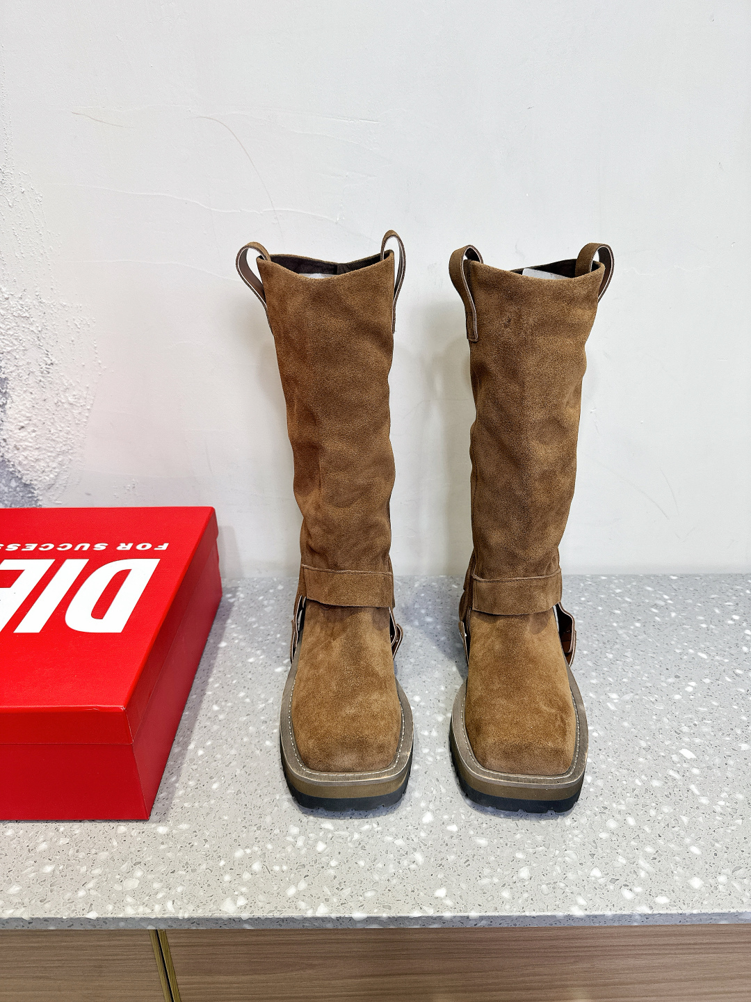 Fashion Rebel: Diesel Disai Boots for Fall and Winter - 图片 2