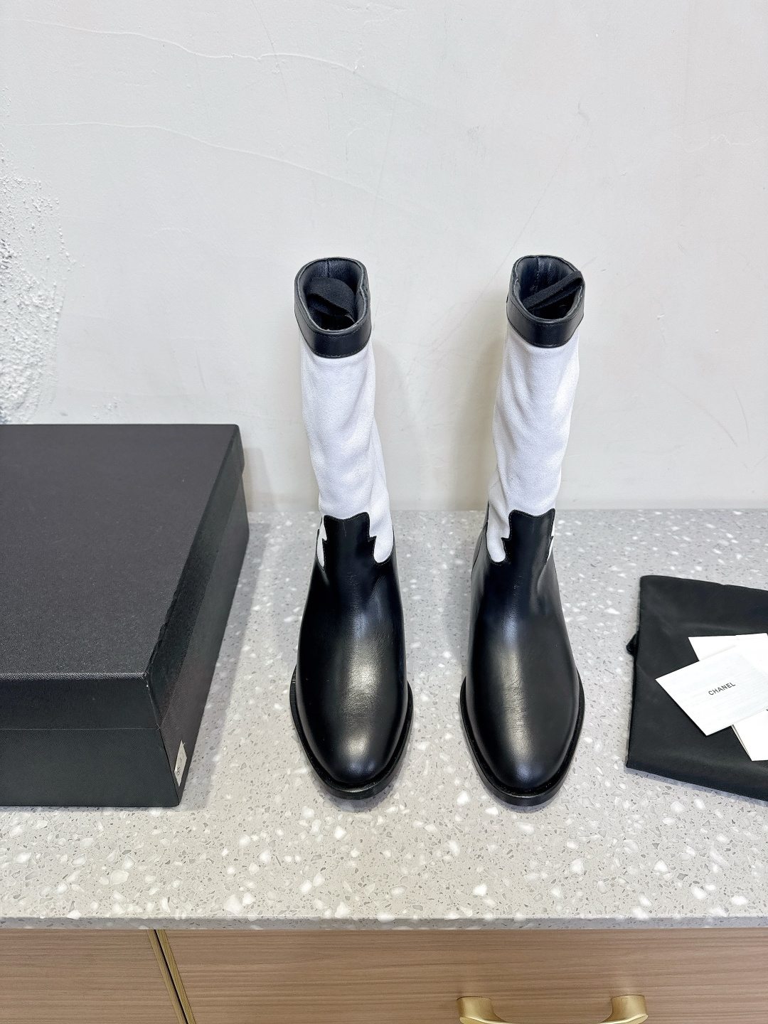 Chanel Chanel 25ss nuevos zapatos sin cordones con bloques de color de otoño e invierno, botas medias de caballero, bot…