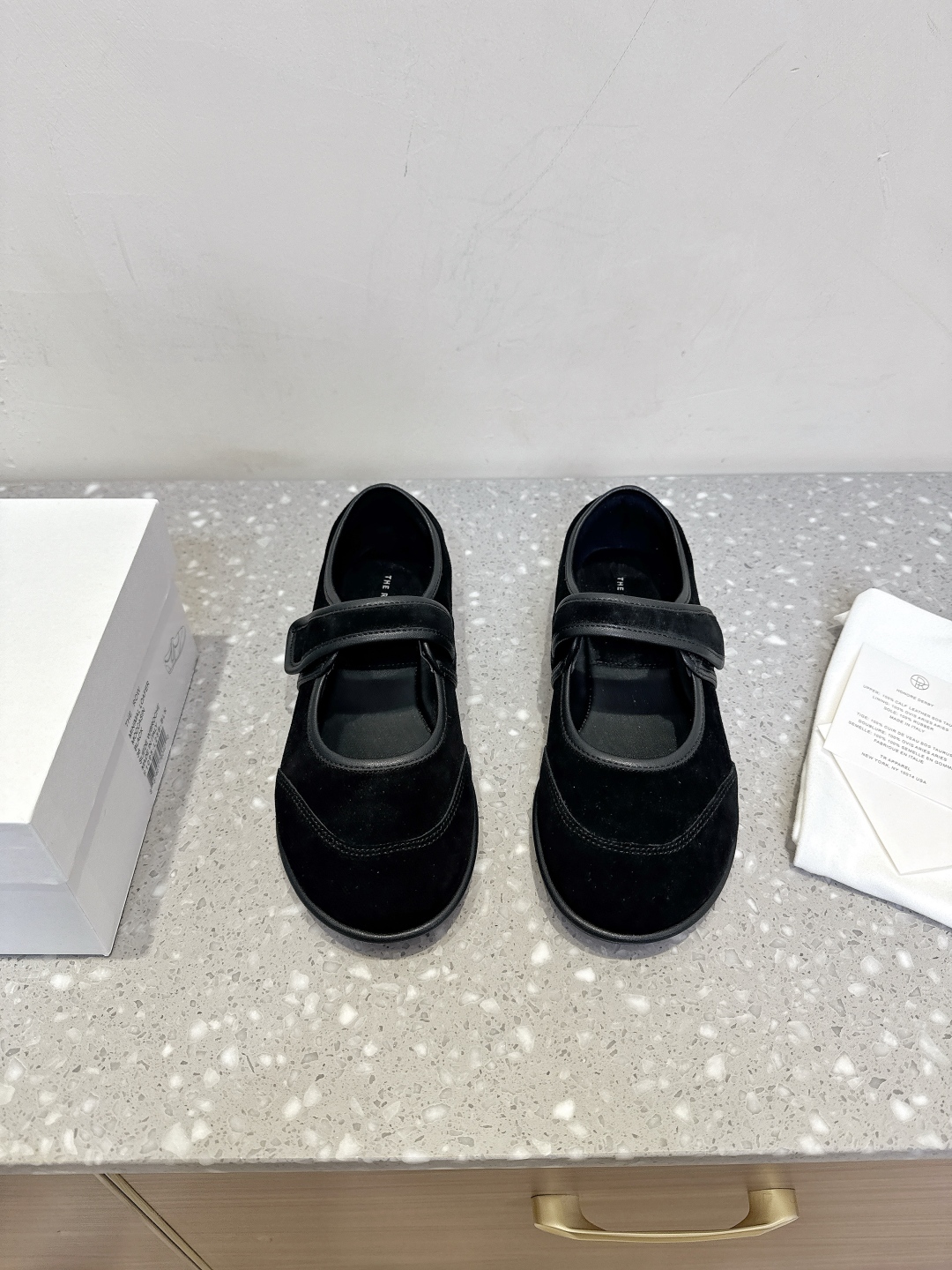 Luxurious Imported Leather Shoes by The Row: Stylish and Comfortable Footwear for Fall and Winter