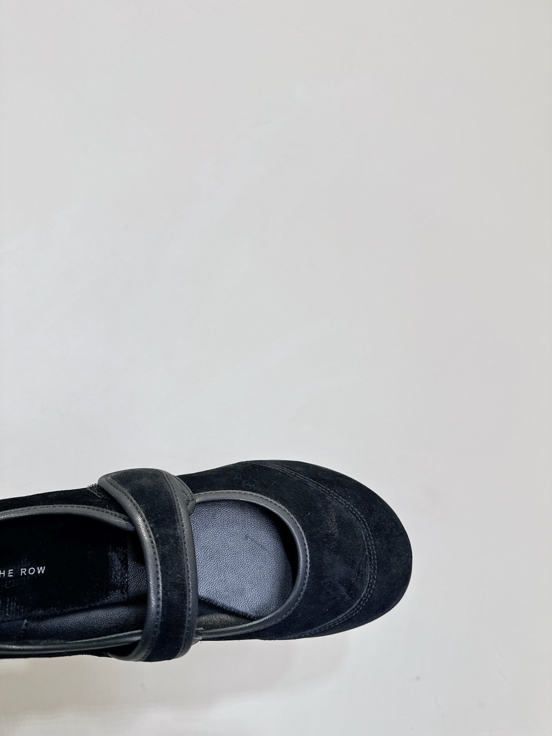 Luxurious Imported Leather Shoes by The Row: Stylish and Comfortable Footwear for Fall and Winter - 图片 6