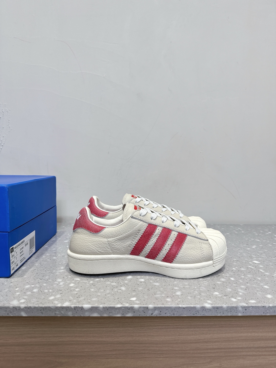 Adidas Alavav 25s Square Shellhead Skate Shoes feature enlarged design, cow leather, and unique shoe box. Size 35-40. - 图片 5