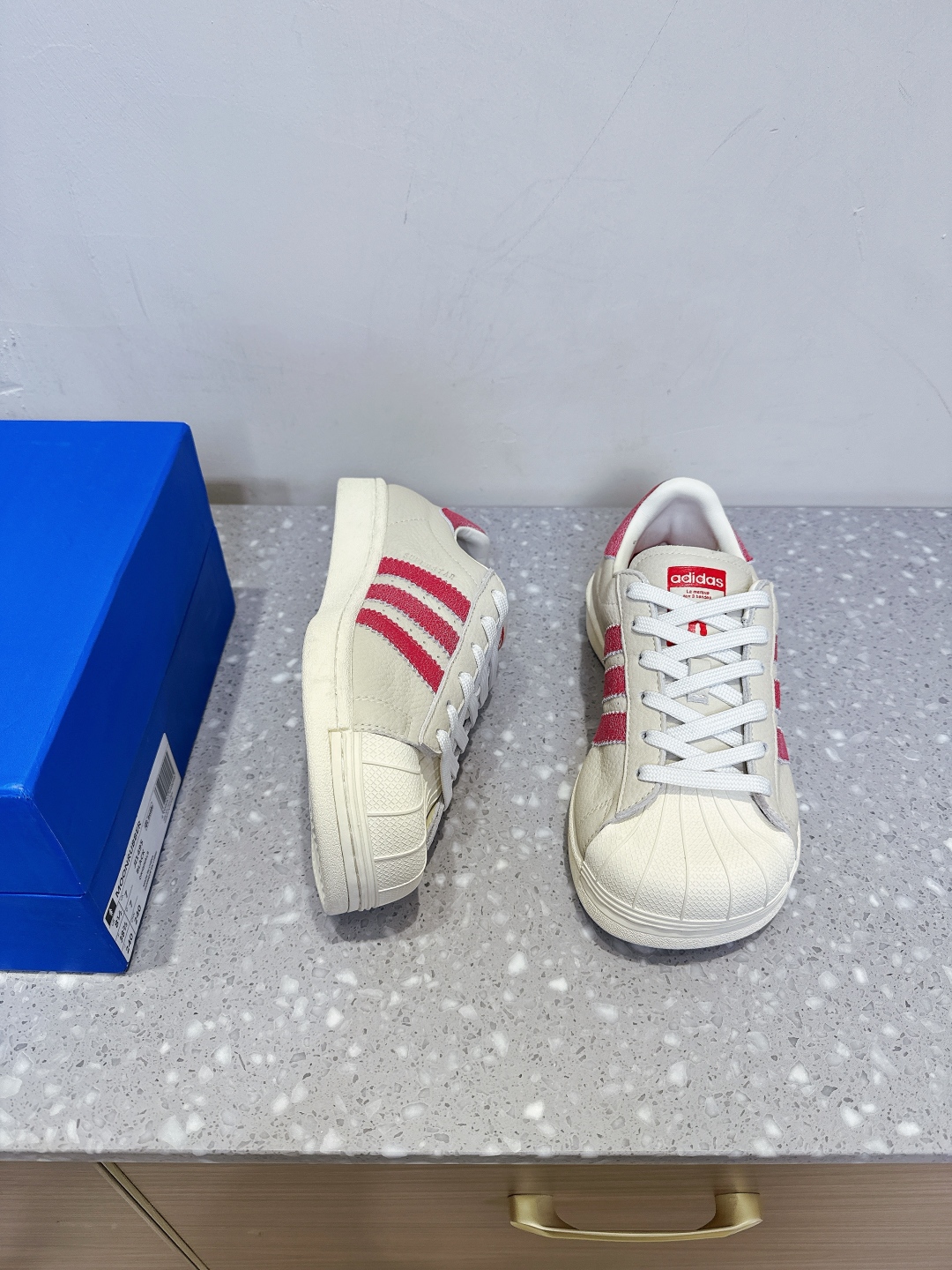 Adidas Alavav 25s Square Shellhead Skate Shoes feature enlarged design, cow leather, and unique shoe box. Size 35-40. - 图片 2