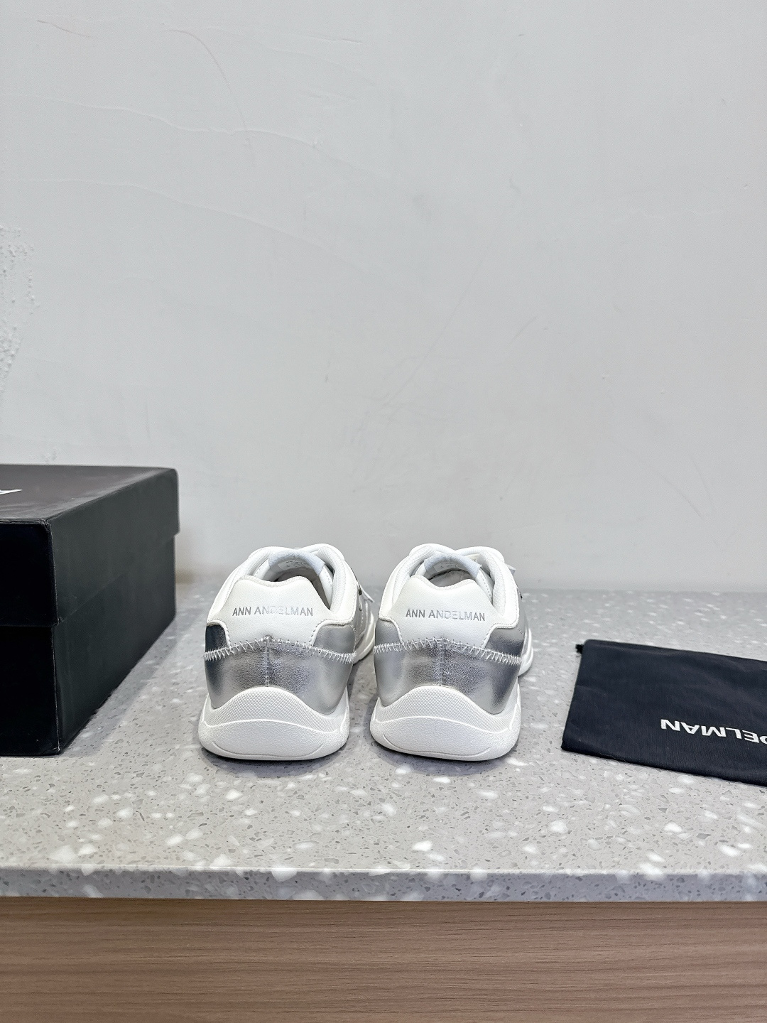 “German Recreational Shoes: Unique New Autumn Winter Styles for Women, Cricket Design, Panda Color, Custom Rubber Sole” - 图片 5