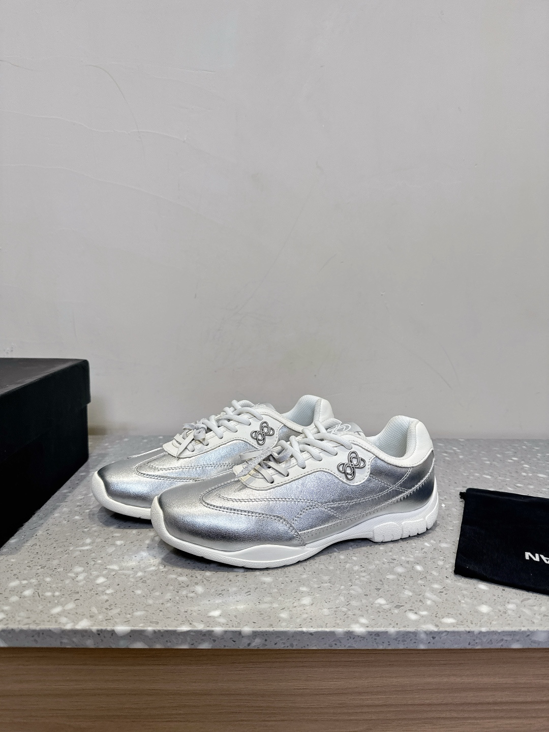 “German Recreational Shoes: Unique New Autumn Winter Styles for Women, Cricket Design, Panda Color, Custom Rubber Sole” - 图片 2