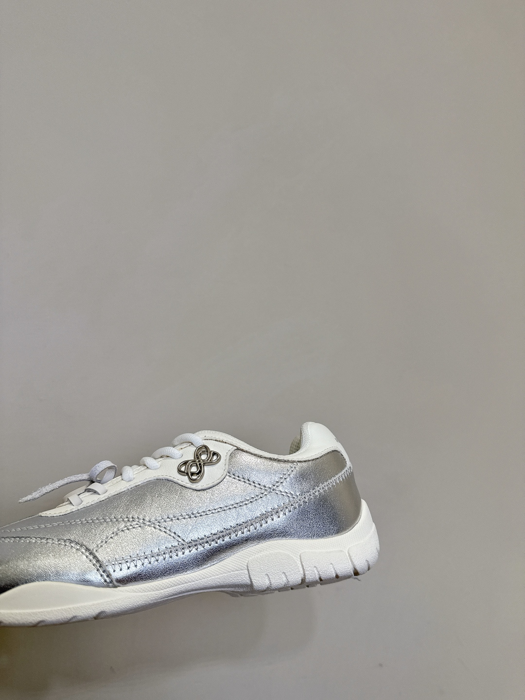 “German Recreational Shoes: Unique New Autumn Winter Styles for Women, Cricket Design, Panda Color, Custom Rubber Sole” - 图片 6