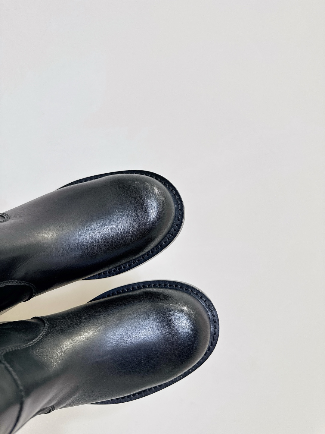 “Ann Demeulemeester Knight Boots: Unique Charm and Quality Craftsmanship” - 图片 8