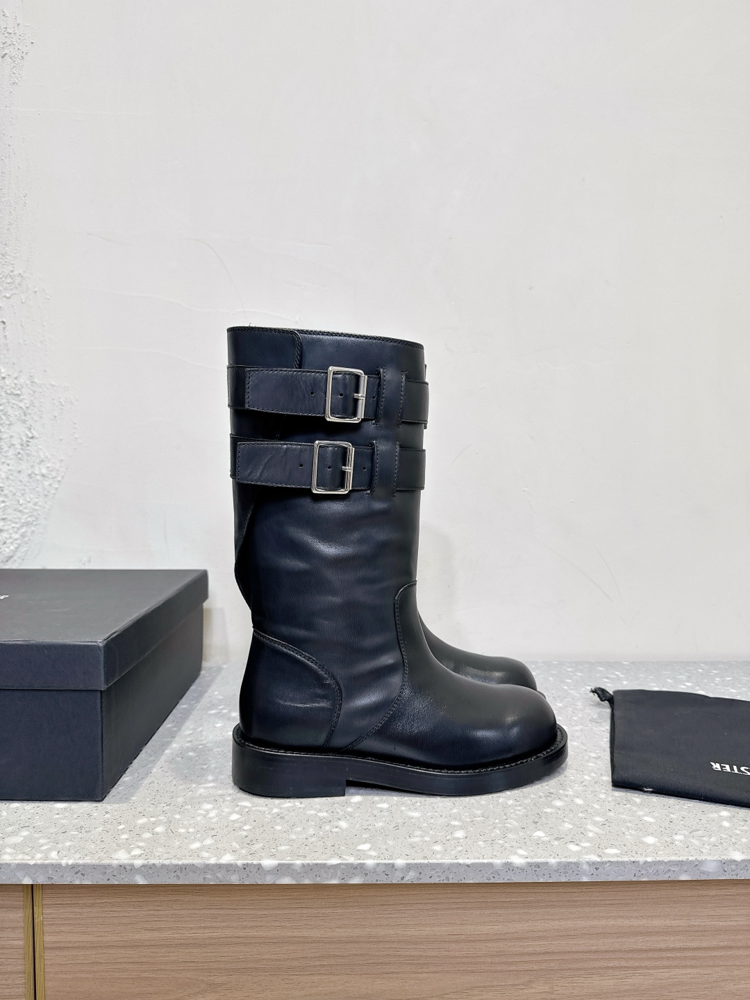 “Ann Demeulemeester Knight Boots: Unique Charm and Quality Craftsmanship” - 图片 5
