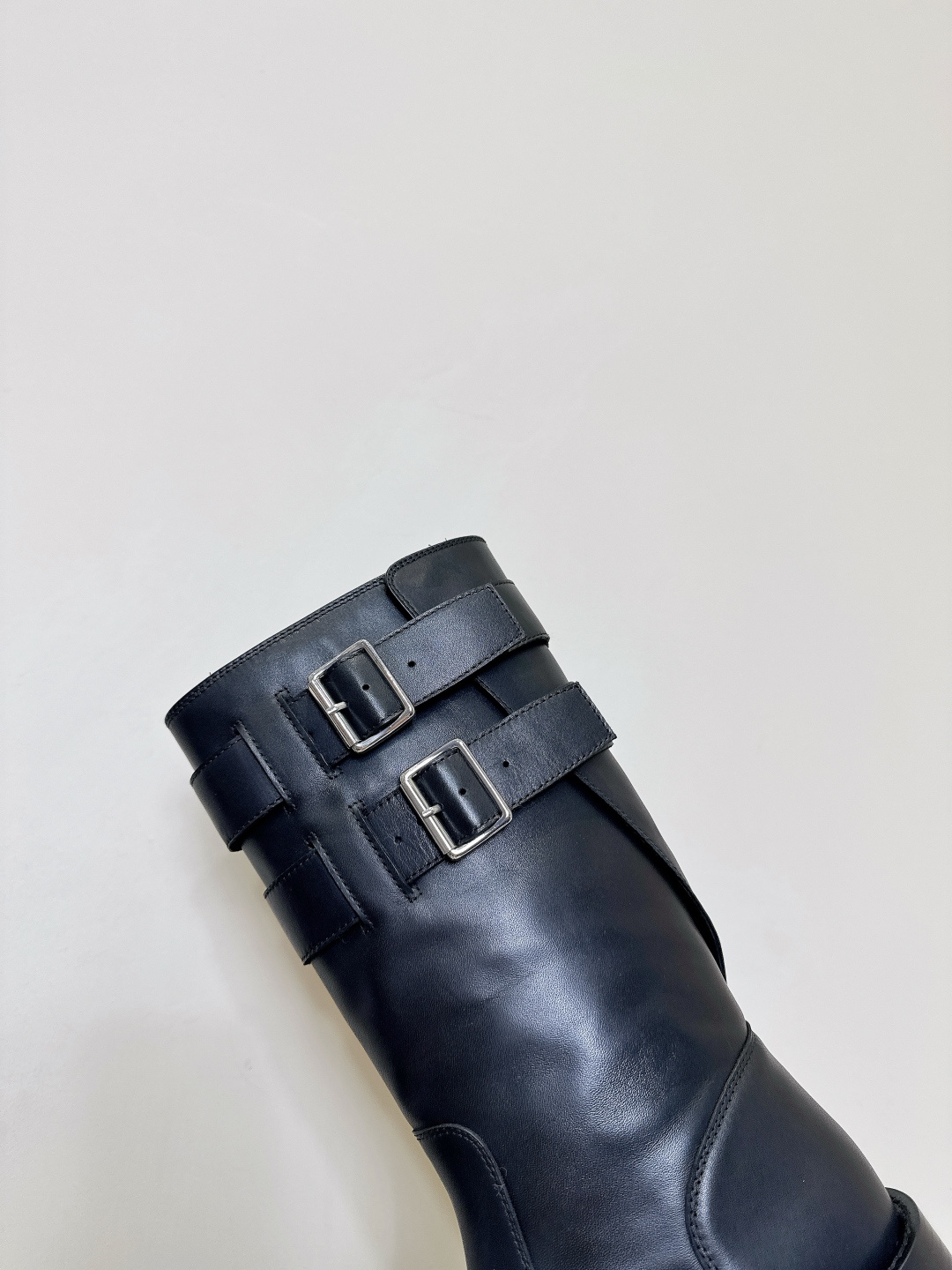 “Ann Demeulemeester Knight Boots: Unique Charm and Quality Craftsmanship” - 图片 7