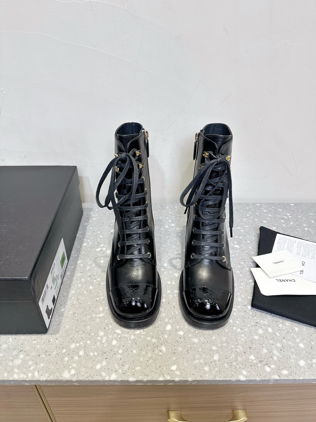 Chanel Xiaoxiang 25ss nuevas suelas gruesas de otoño e invierno, tacones gruesos, botas Martin, botas cortas. Este par …