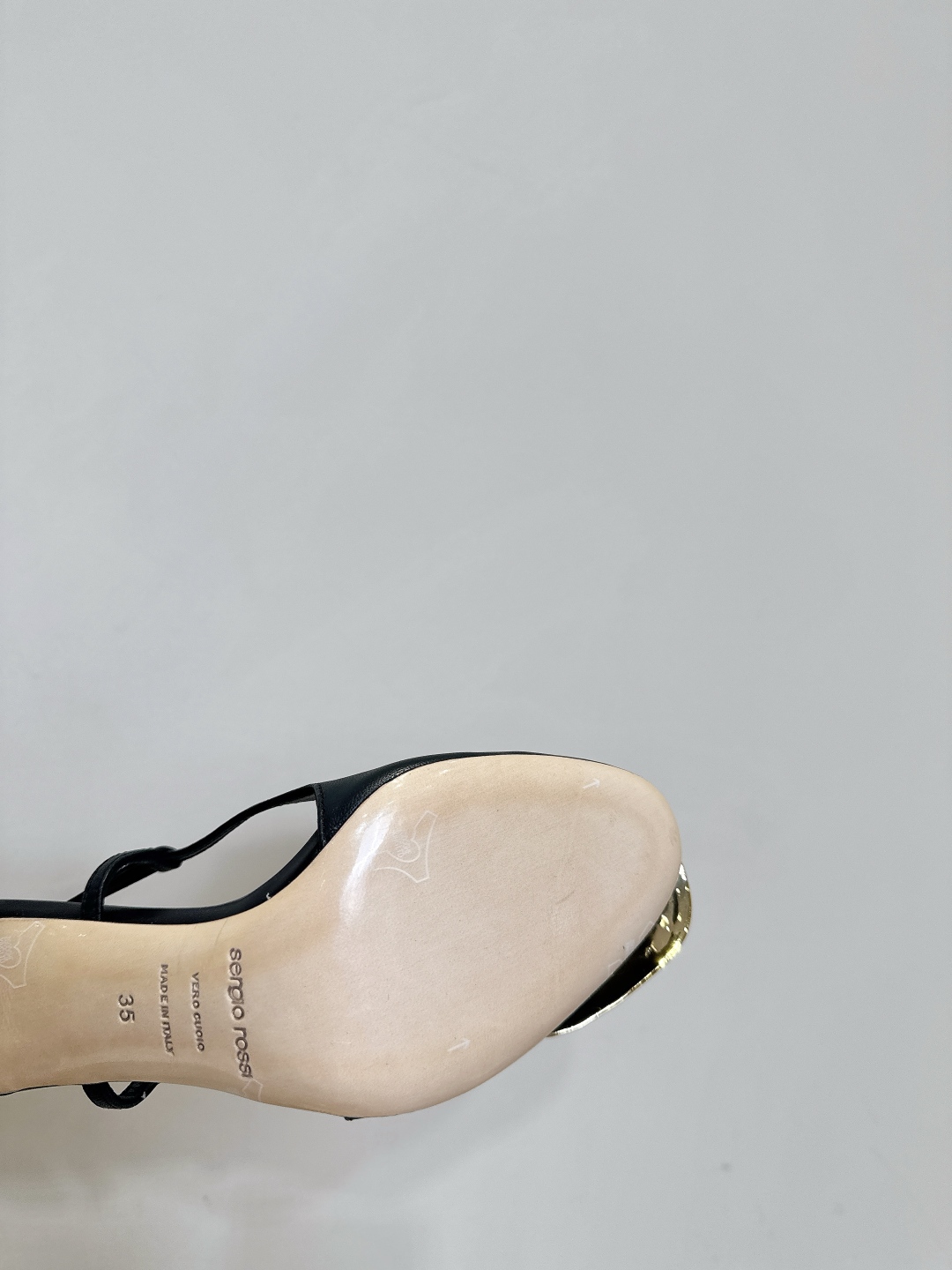 “Review: Sergio Rossi Spring/Summer Shoes – Italian Leather, Elegant Design, Comfortable Fit (Size 35-39)” - 图片 9