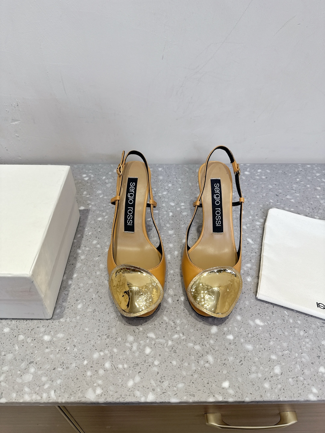 “Sergio Rossi Italian Spring Summer Shoes: Elegant Imported Leather Collection” - 图片 2