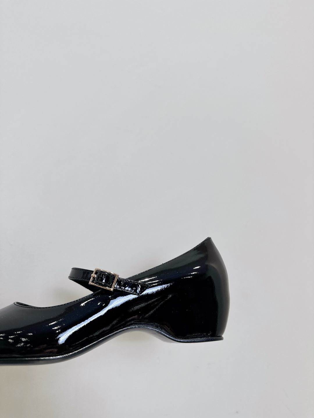 Khaite Spring and Summer Collection: Avant-Garde Fashion for Independent Women - 图片 7