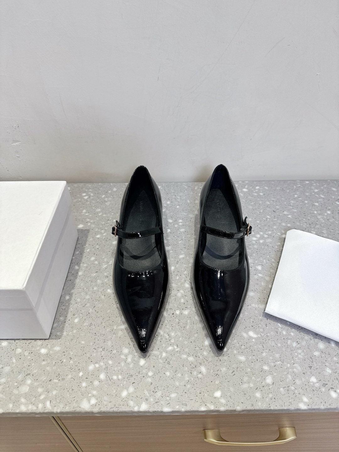 Khaite Spring and Summer Collection: Avant-Garde Fashion for Independent Women - 图片 2